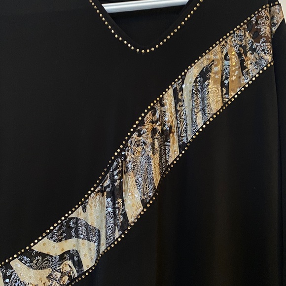 Black and Gold Abaya - Picture 2 of 3